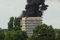 Tòa nhà 15 tầng bốc cháy ngùn ngụt giữa London