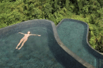 Hồ bơi trên cao ở khu nghỉ dưỡng & khách sạn Ubud trên đảo Bali