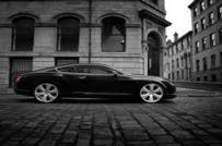 Clip: Siêu xe Bentley làm taxi trên đường phố TP. HCM
