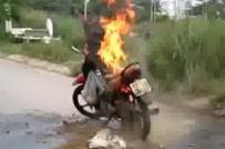 Ngày đầu năm, xe máy lại cháy ở TP.HCM