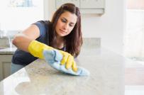 Những điều nên tránh khi làm sạch nhà với giấm