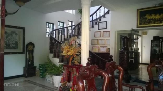 Biệt thự đường 32, Phạm Văn Đồng, kề cầu Bình Lợi, Thủ Đức, 18x20m, giá 13.5 tỷ 6177739