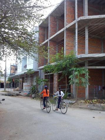 Bán nhà xây thô, liên kề 1 trệt, 2 lầu, đường 7m, lô A, cụm dân cư trung tâm xã Vĩnh Thạnh 6714172