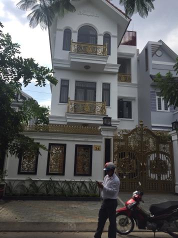 Bán gấp căn biệt thự Nam Long Phú Thuận, Q. 7, DT 8x18m, giá cực hot 12.5 tỷ 7105587