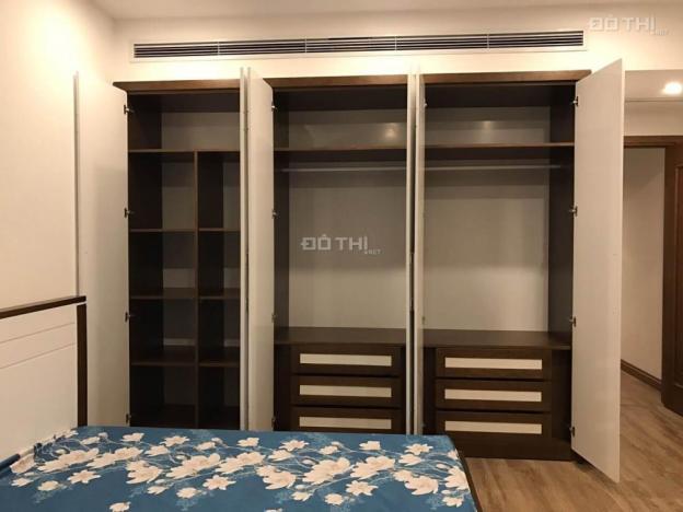 Bán căn hộ chung cư 84,5 m2, tòa D2 Giảng Võ, ban công nhìn ra hồ Giảng Võ. LH: 0904760444 7202388