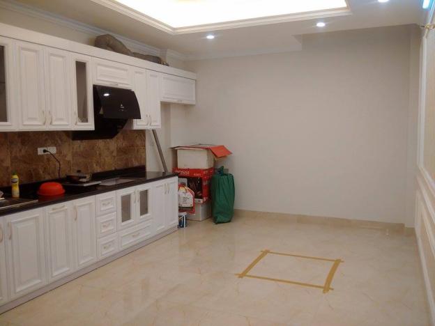 Bán nhà 42m2 x 5T giá 7.7 tỷ Nguyễn Chí Thanh, Đống Đa ô tô vào nhà, kinh doanh thuận lợi 7627177