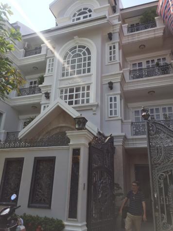 Cần tiền bán rẻ căn biệt thự Tấn Trường, Phú Thuận, Q7. DT 9x18m, giá cực hot 9.75 tỷ 7574698