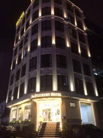 Bán gấp tòa nhà khách sạn Láng Hạ, DT 200m2, 8 tầng 1 hầm, thang máy, vị trí đắc địa 8286555