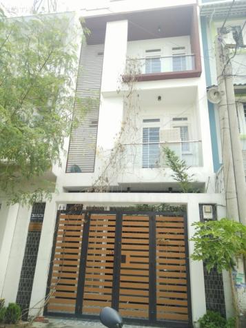 Cần bán gấp nhà phố Phú Hữu, Quận 9 giá rẻ, 2,2 tỷ/căn, 3 tầng, ngay mặt tiền đường Liên Phường 7814144