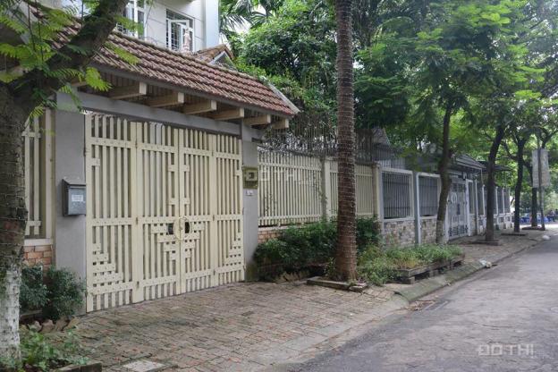 Cho thuê biệt thự bán đảo Linh Đàm, diện tích 230m2/3.5 tầng, giá thuê 45 tr/th có thương lượng 8310349