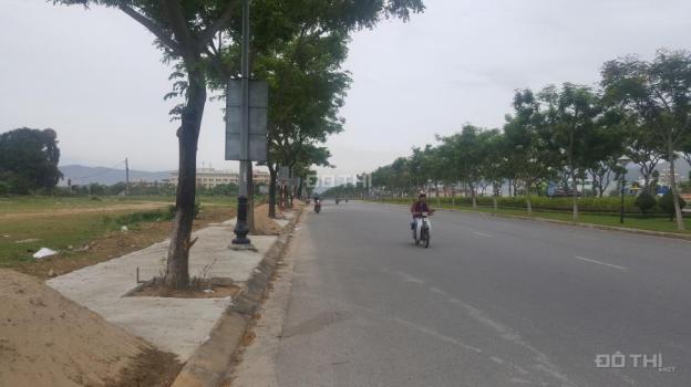 Bán đất ngay trung tâm thương mại đường Hoàng Thị Loan và Nguyễn Sinh Sắc. LH 0935777516 8692441