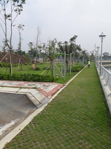 Cần bán gấp biệt thự biệt lập gần cầu Tân Thuận Q. 4, có sân vườn, 9x20m 8820957