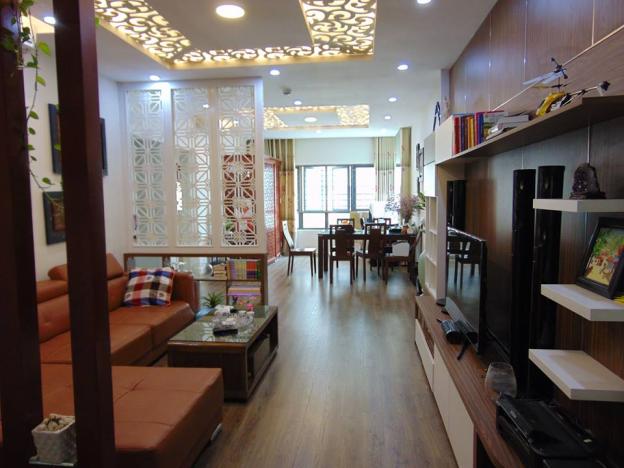 Cho thuê căn hộ 115m2, 3 phòng ngủ, đủ đồ đẹp chung cư 71 Nguyễn Chí Thanh. LH 01657 406 523 8989794