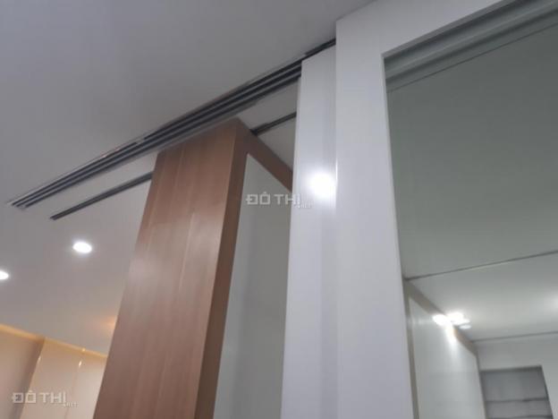 Chính chủ bán gấp căn hộ bên sông. DT 53m2, 2PN 2WC, tặng nội thất, giá 993 bao thuế phí 8879817