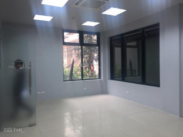 Cho thuê sàn VP giá cả phải chăng 90m2 tại phố Chùa Láng cạnh trường ngoại giao. LH 01669118666 9049285