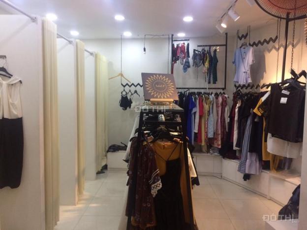 Cần sang shop thời trang mặt tiền Q1, 4 lầu, 4,5*22m 9062160