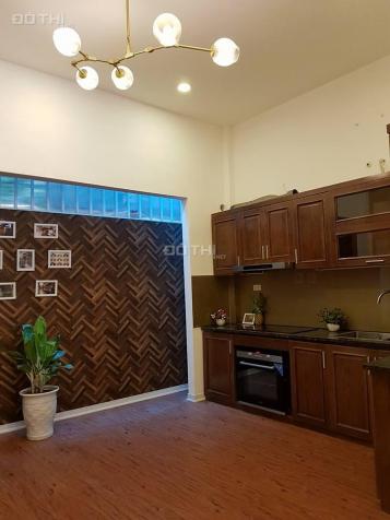 Bán tòa nhà kinh doanh Nguyễn Phong Sắc, 56m2 x 5 tầng, gara ô tô 9068478