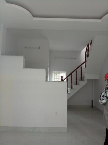 Bán nhà lầu mới xây, gần chợ Hưng Long, Bình Chánh, giá 430 triệu 9450683