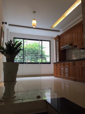 Cho thuê mặt bằng nhà riêng mặt phố Trần Đại Nghĩa, DT 60m2 mặt sàn, 2 tầng, MT 5m 9394336