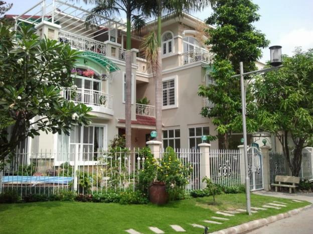 Xuất cảnh bán rẻ biệt thự Phú Gia, 17.5*19m, 2 lầu, sân vườn rộng, tặng nội thất Châu Âu cao cấp 9609781