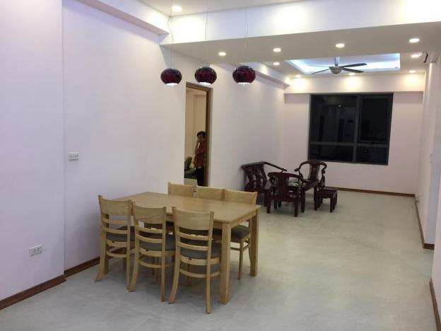 Cho thuê căn hộ chung cư E3 Yên Hòa, Cầu Giấy, 80m2, đủ đồ, 10 tr/th. LH Mr Tiến 0966 781 270 9659617