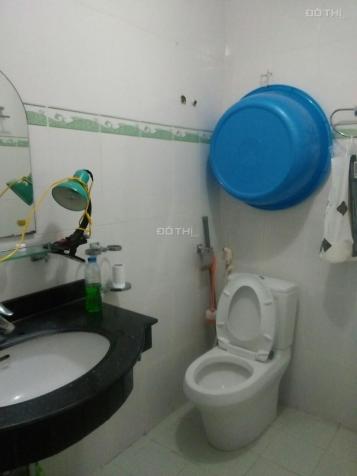 Cho thuê gấp CHCC tại Cầu Giấy 90m2, 2 PN, 2WC, đồ cơ bản, sàn gỗ giá 10 tr/th. LH: 0989848332 9550000