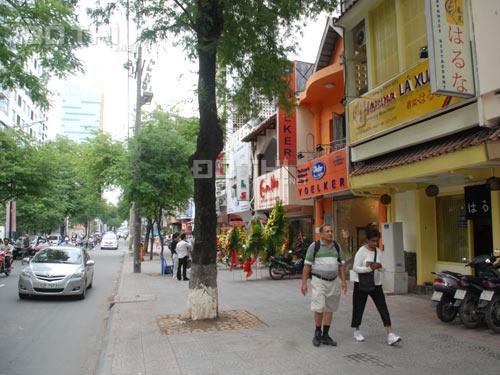 Bán nhà 2 MT đường Nguyễn Trãi, P. Nguyễn Cư Trinh, Quận 1. DT: 198m2 7711242
