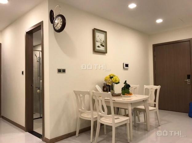 Cho thuê gấp căn hộ Vinhomes Central Park, 2PN nội thất cơ bản Giá chỉ 16tr/tháng 10985740