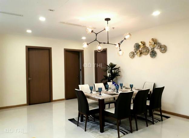 Đi nước ngoài bán gấp căn hộ Vinhomes 3PN, DT 120m2, giá 5,1 tỷ. LH 0906.09.1249 (Zalo/Viber) 11145155