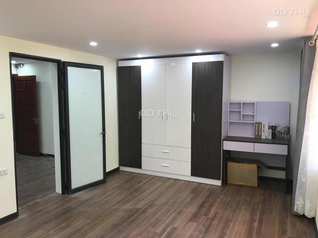 Cần bán căn hộ tập thể Nghĩa Tân 65m2, 2PN, lô góc cực đẹp, giá 1,6 tỷ. LH: 0919902589 11236577