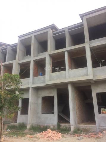 Bán nhà thô 3 tầng hoàn thiện mặt ngoài trung tâm thành phố Huế. Lh 01645815164 11523952