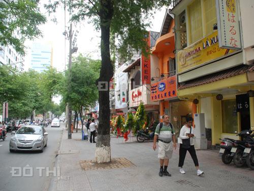 Bán nhà đường Nguyễn Văn Mai, phường 8, quận 3, DT: 11x22m 11664237