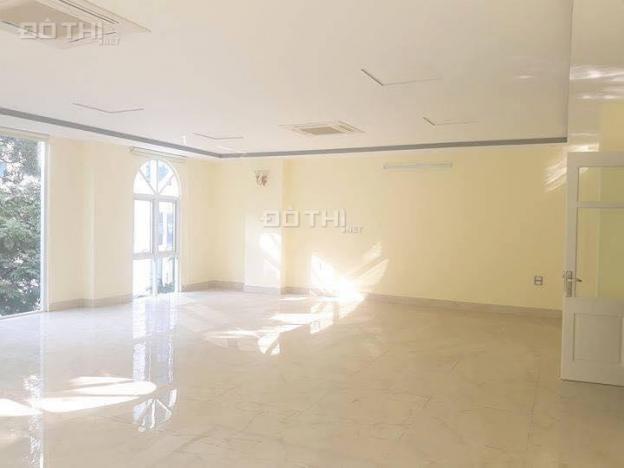 Chính chủ cho thuê văn phòng 110m2, 2 MT hơn 10m, full điều hòa tại khu Tràng An Complex, SD ngay 11802547