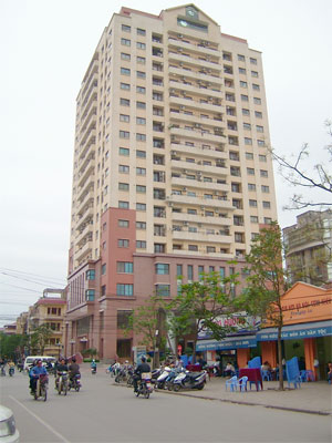 Cho thuê căn hộ 27 Huỳnh Thúc Kháng, 130m2, 3 phòng ngủ, đủ đồ, giá 14 tr/th 11910544