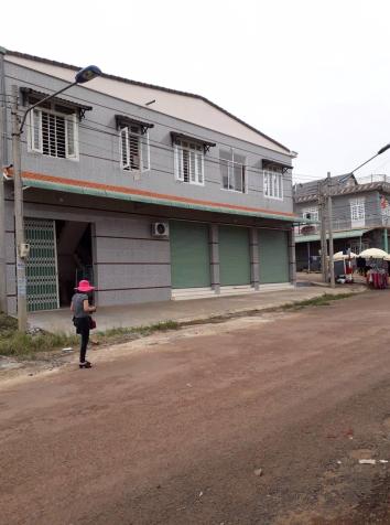 Bán gấp nhà hai mặt tiền đường nhựa 36m, ngay chợ Đồng Phú, đang cho thuê giá 10tr/th 12358473