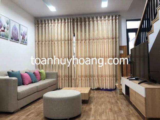 Cho thuê nhà 3 tầng khu Phạm Văn Đồng, 3 phòng ngủ, có sân để ô tô, giá 21 triệu/th 12224131