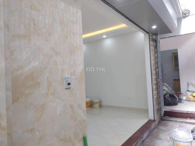 Bán nhà phố Chợ Khâm Thiên, DT: 37m2, giá 2.55 tỷ. Nhà cách đường ô tô 30m, cách phố Xã Đàn 139m 12150822