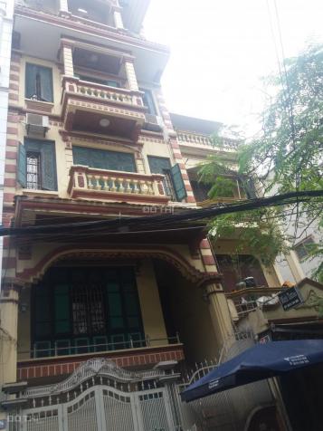 Cho thuê nhà ngõ 6 phố Trần Quốc Hoàn, DT 50m2 xây 5 tầng, căn góc 2 mặt tiền, cách 1 nhà ra phố 12494275