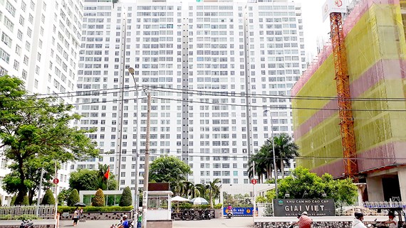 Cần bán gấp căn hộ Giai Việt Q8, DT 82m2, 2 phòng ngủ, giá 2.4 tỷ. Phương 0902984019 12630052