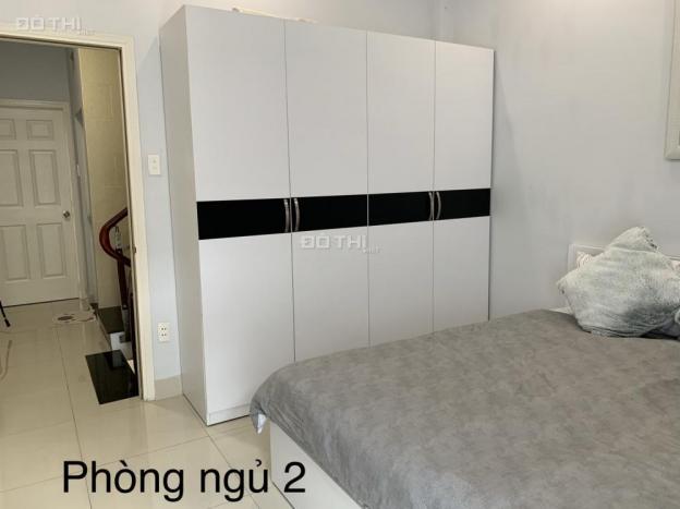 Bán nhà 3 lầu, tặng nội thất đường Nguyễn Thần Hiến, Quận 4 12517826