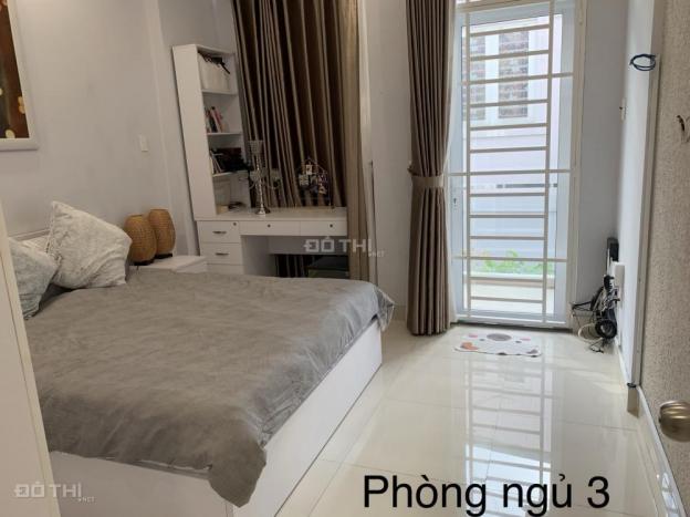 Bán nhà 3 lầu, tặng nội thất đường Nguyễn Thần Hiến, Quận 4 12517826