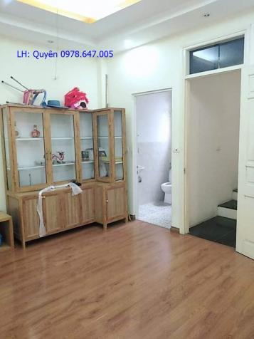 Hot, nhà Đê La Thành 40m2, 6 tầng, giá chỉ hơn 70 triệu/m2 12630222