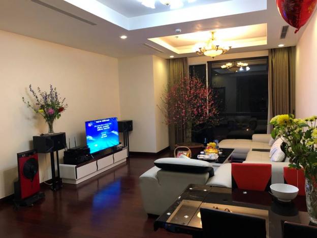 Chính chủ cho thuê CHCC Royal City, tầng 19, DT 111m2, 2PN sáng, đủ đồ, giá 17 tr/th 12625476