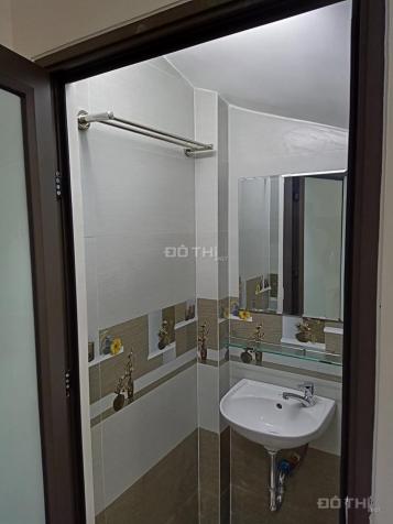 Nhà mới 4 mặt thoáng, ô tô đỗ cổng, phố Quỳnh Mai 40m2, 5 tầng, MT 4.2m, 3.8 tỷ 12636963