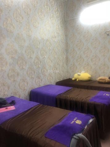 Cho thuê nhà 3 lầu mặt tiền Cách Mạng Tháng 8, KD spa, VP các loại 12705283