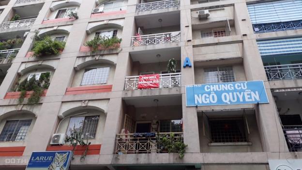 Bán căn hộ chung cư Ngô Quyền, lầu 2, DT: 77,7m2, 3 PN, LH: 0906908810 12723499