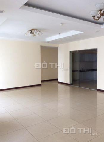 Cho thuê căn hộ chung cư Royal City - Thanh Xuân, 136m2. 3 PN sáng, nội thất cơ bản, giá 20 tr/th 12729888