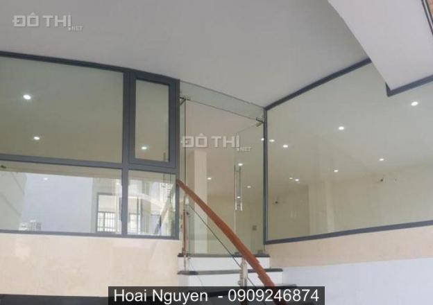 Cho thuê 900m2 mặt bằng trống suốt tiện làm VP, phòng gym, siêu thị, showroom giá 347.1 nghìn/m2/th 12739110