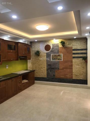 Bán nhà Võ Chí Công, Tây Hồ, ngõ thông KD tốt, thông ra Hồ Tây. 40m2 x 5T, ô tô đỗ cửa, giá 4 tỷ 12745594