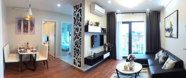 Bán chung cư Việt Hưng 62m2, 2 PN, ban công ĐN, view Vinhomes cực đẹp giá 1,7 tỷ. LH: 0966335968 12765097